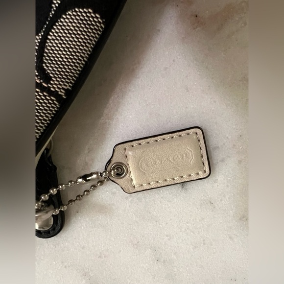 COACH SIGNATURE C LOGO CANVAS BLACK/CREAM SKINNY 2 ZIP POCKET WRISTLET PURSE 👀 - Picture 4 of 7